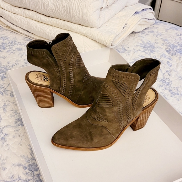 Vince Camuto suede booties olive Green size 8.5 - Picture 10 of 16